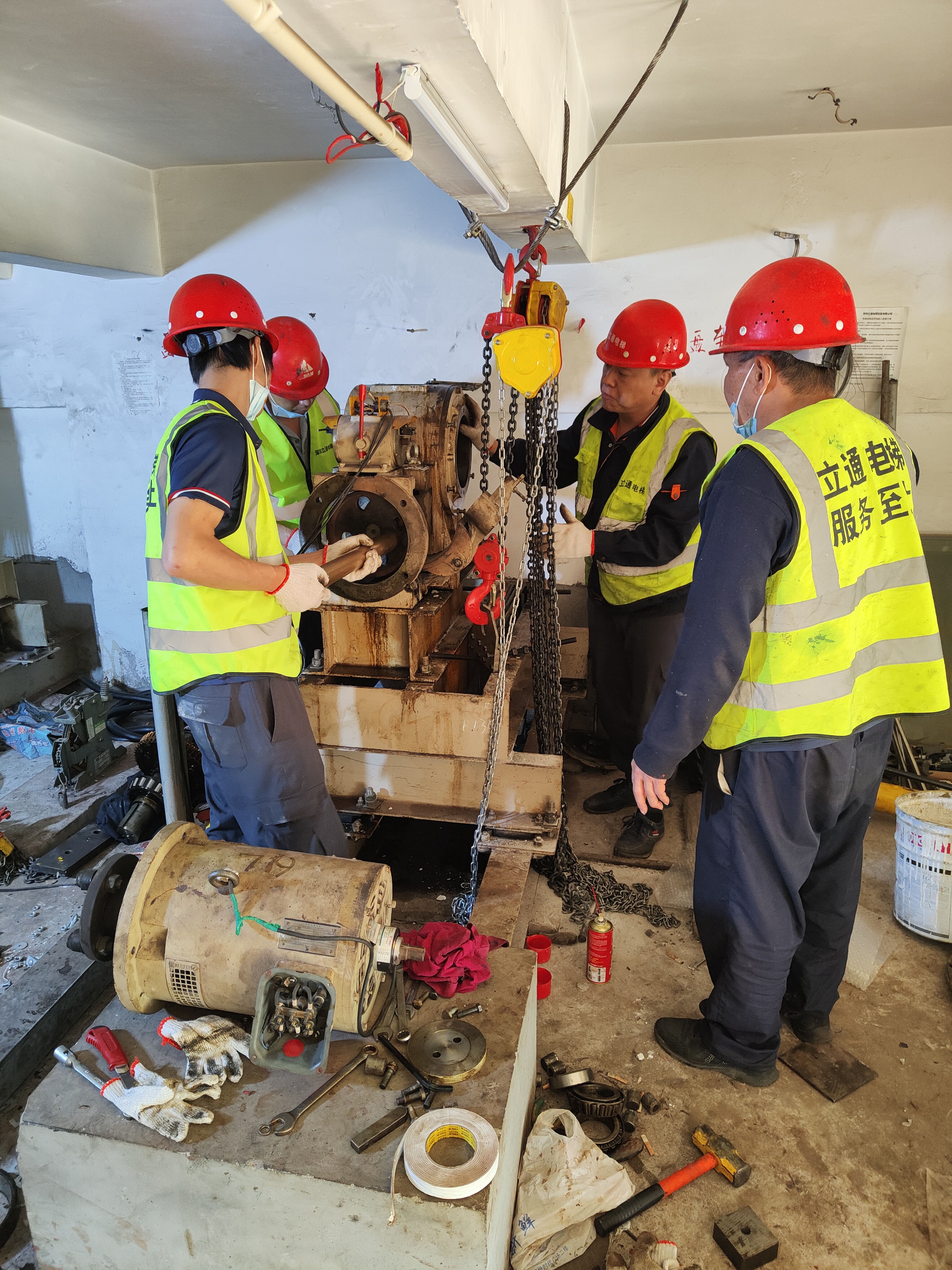 炎热天气来临，你家电梯机房做好降温了